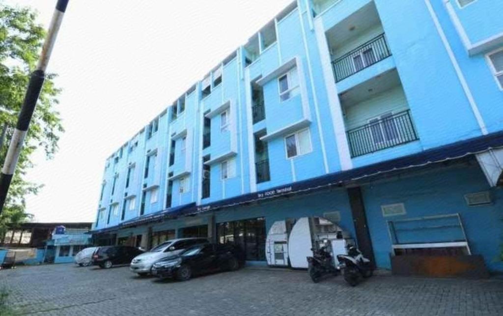 Отель Reddoorz Near Mandaya Royal Hospital Puri Тангеранг Экстерьер фото